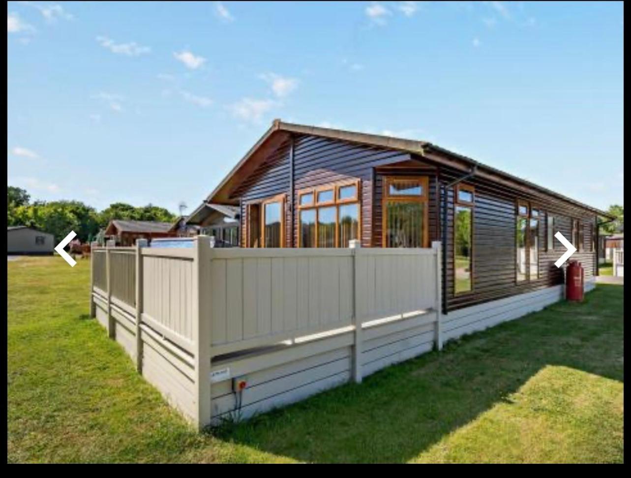 Ness Lodge Little Habton Exterior foto
